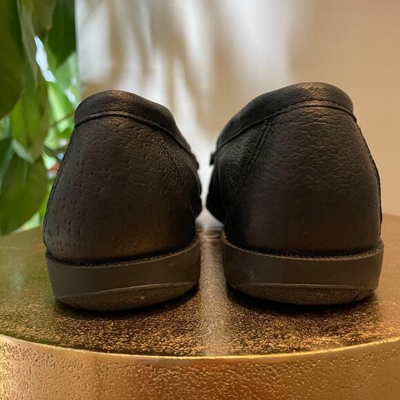 Black Leather Moccasin Driving Shoes | Pillows, 8.5, Tassel Loafers, Minimalist - Picture 6 of 8